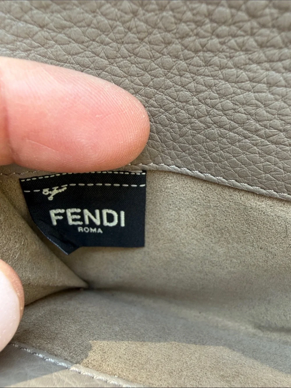 Fendi PEEKABOO CUOIO ROMA CORDA Taupe Leather Snap Wallet COA